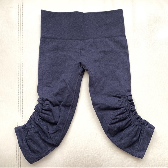 SOLD ✨Lululemon In The Flow Crops II Leggings✨ - Picture 5 of 7